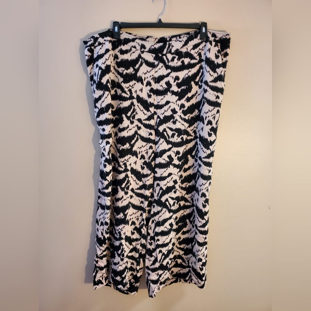 Black and White Patterned Pants OLD NAVY 4X Flowy Pull On Lightweight